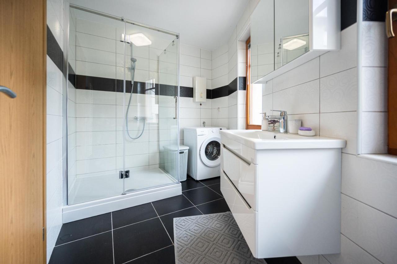 Duplex For Up To 12 People- Old Town Apartment