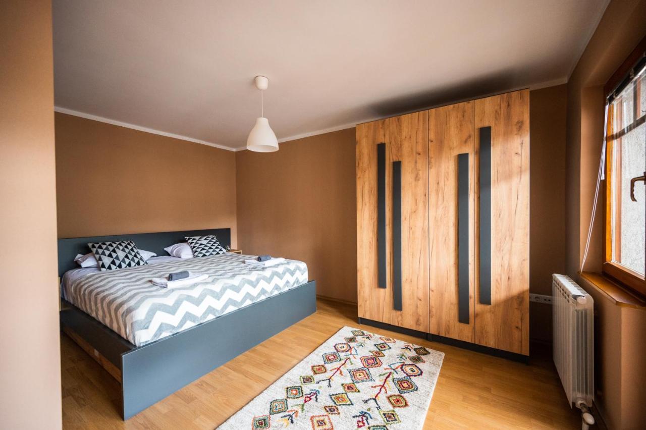 Duplex For Up To 12 People- Old Town Apartment